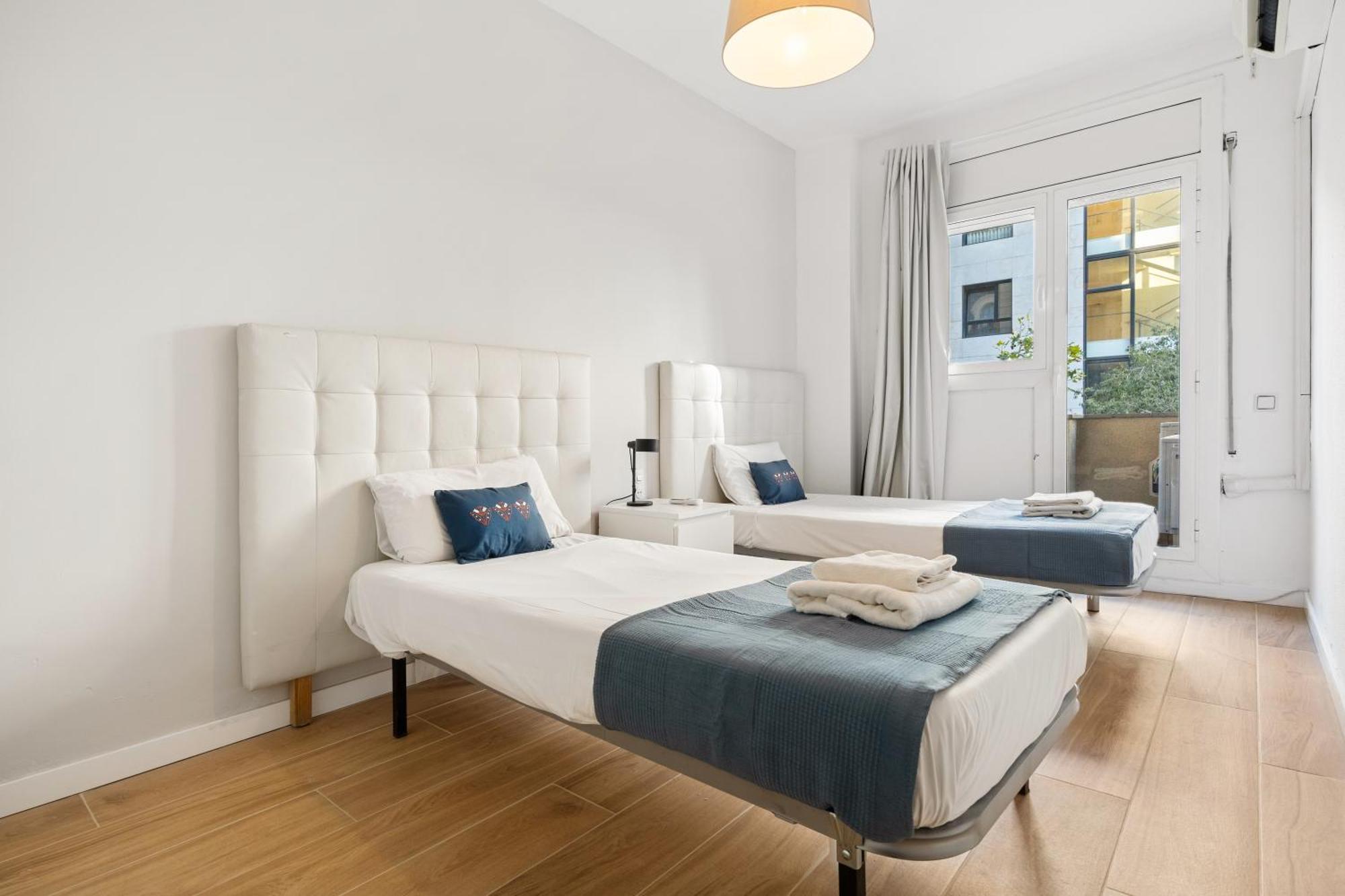 Fridays Flats Spacious 4Br Family Retreat Barcelona Exterior photo