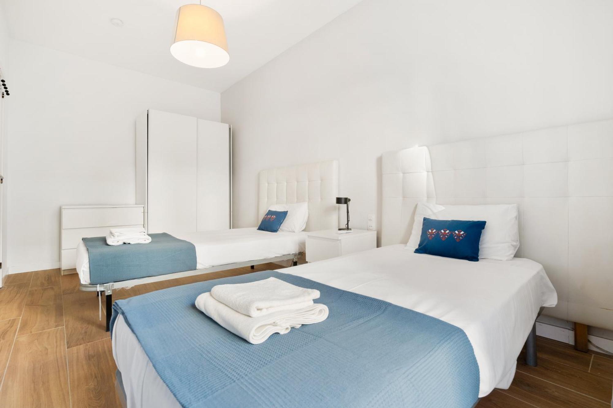 Fridays Flats Spacious 4Br Family Retreat Barcelona Exterior photo