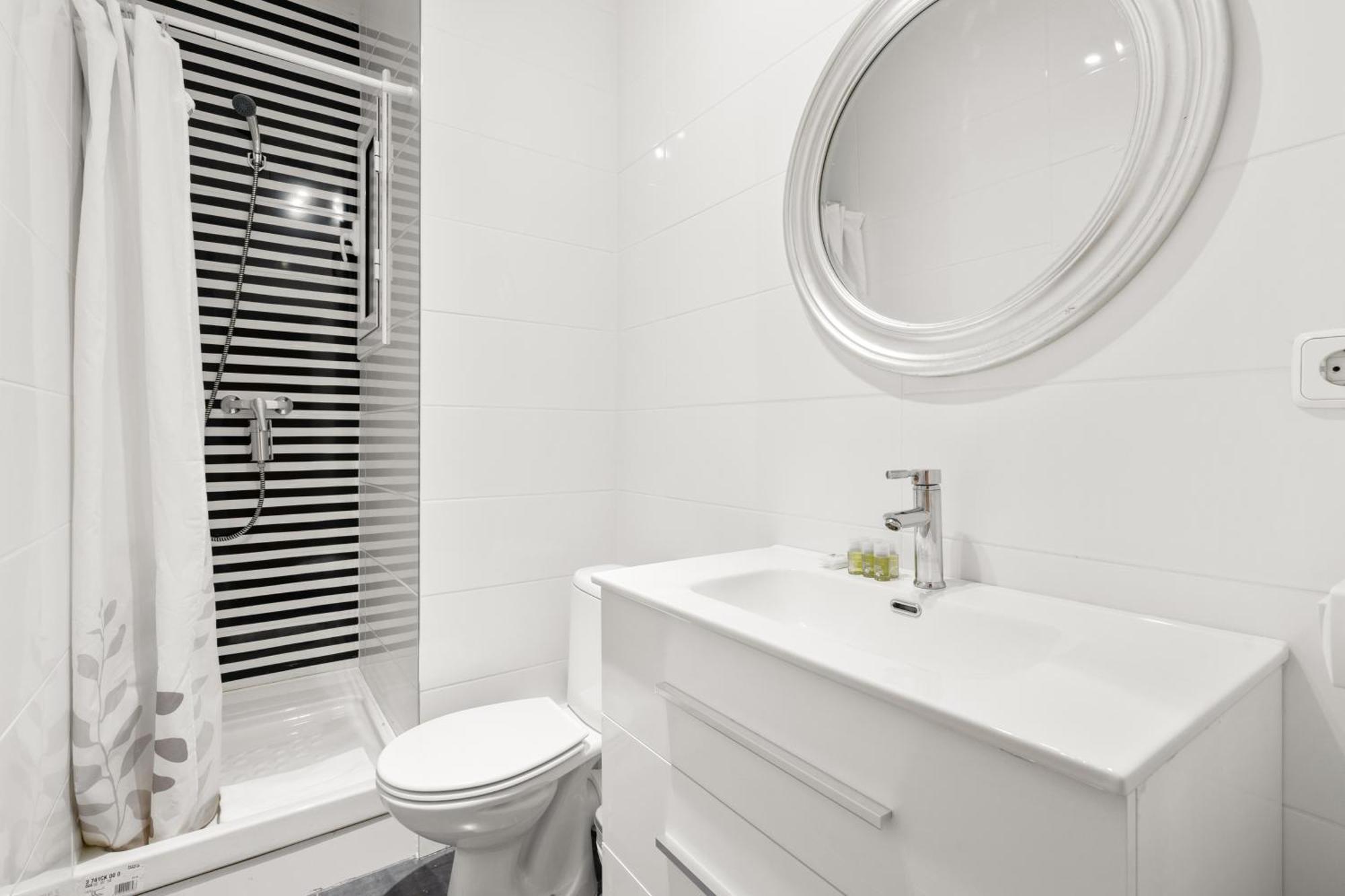 Fridays Flats Spacious 4Br Family Retreat Barcelona Exterior photo